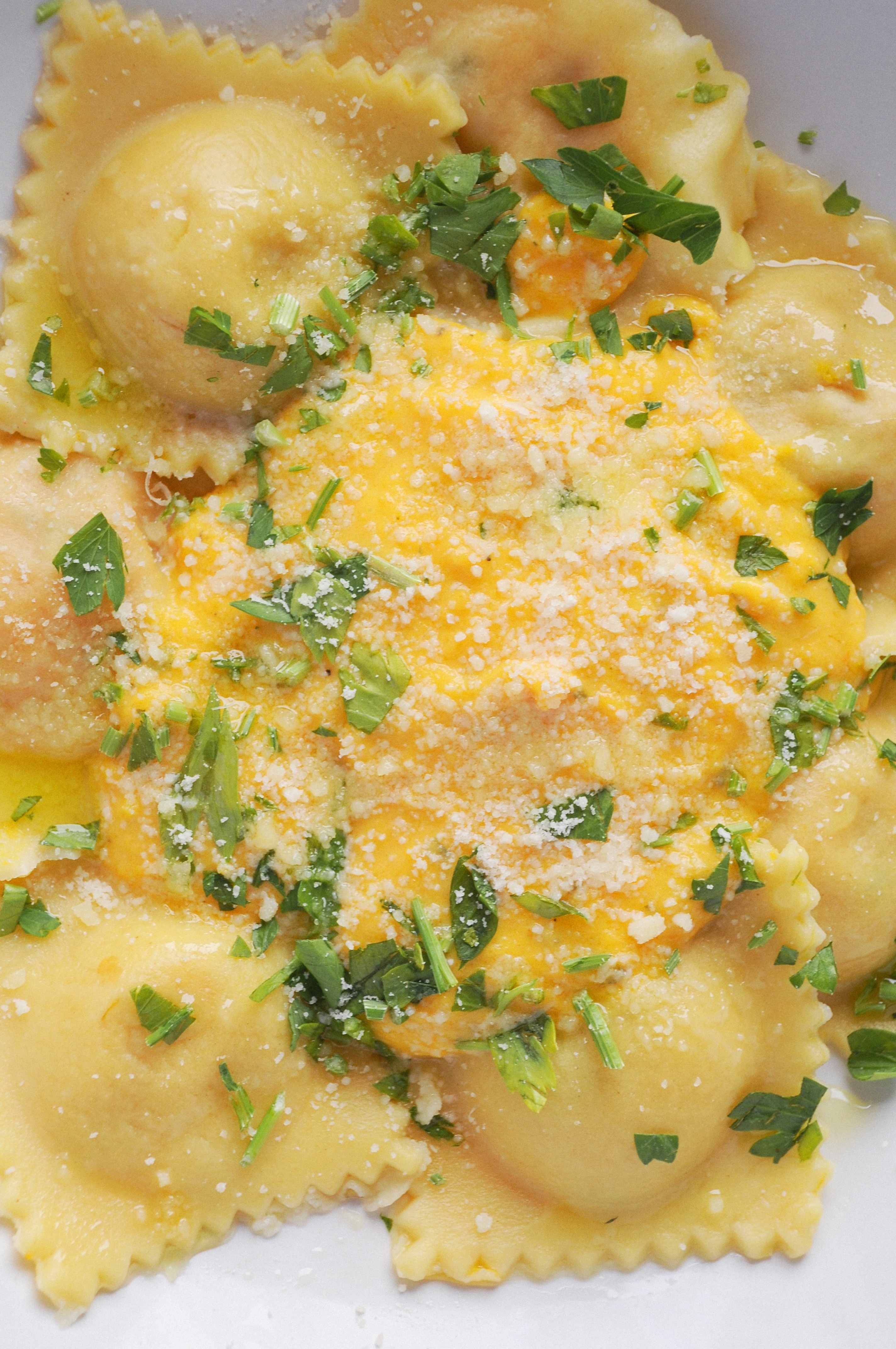 roasted-butternut-squash-ravioli-with-cream-sauce