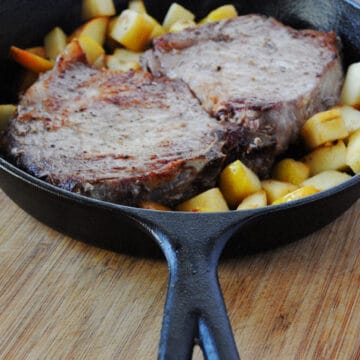 Pork Chops with Apples and White