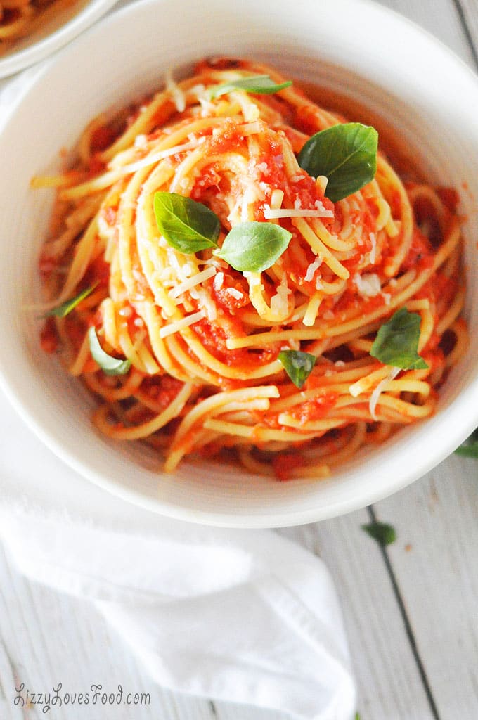 tomato sauce with spaghetti