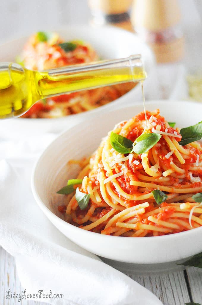tomato sauce with spaghetti