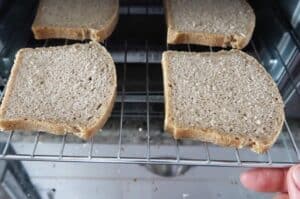 sliced bread in toaster